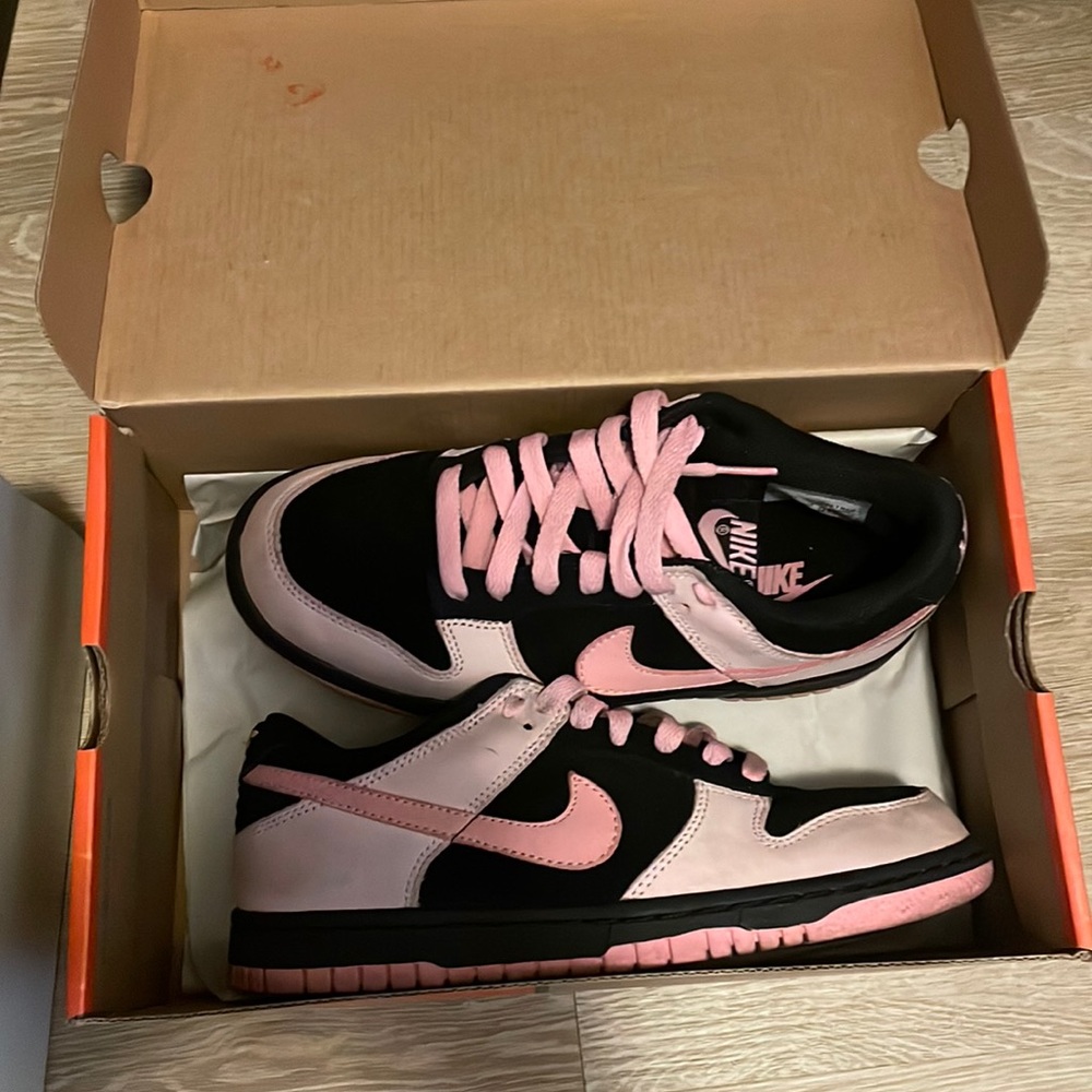 WMNS NIKE DUNK LOW SZ 6